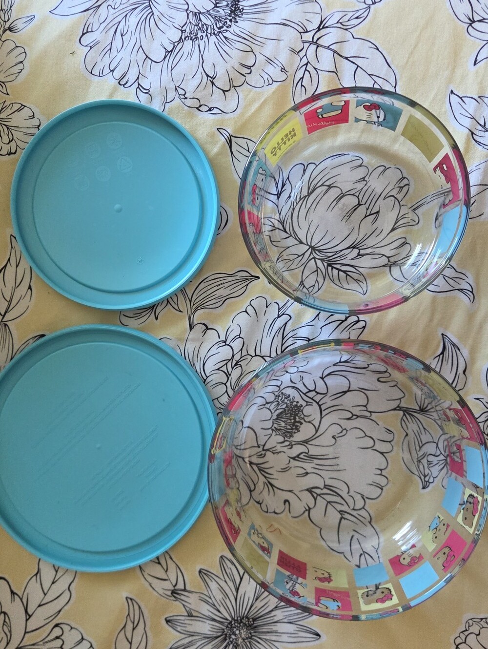 Set Of 2 Hello Kitty Pyrex Food Storage - Picture 5 of 6